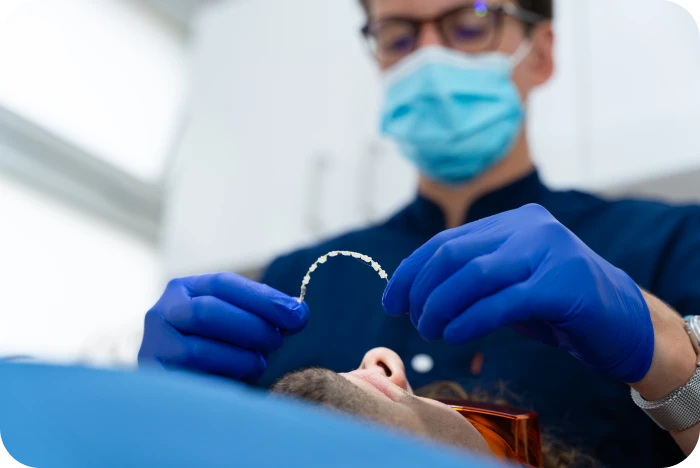 Mise en place d’un appareil orthodontique par le praticien